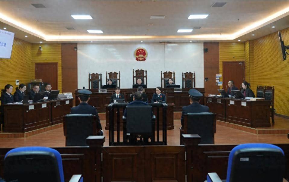 涉案近2亿贵州省水利投资（集团）有限责任公司原总经理李明卫受审(图1)